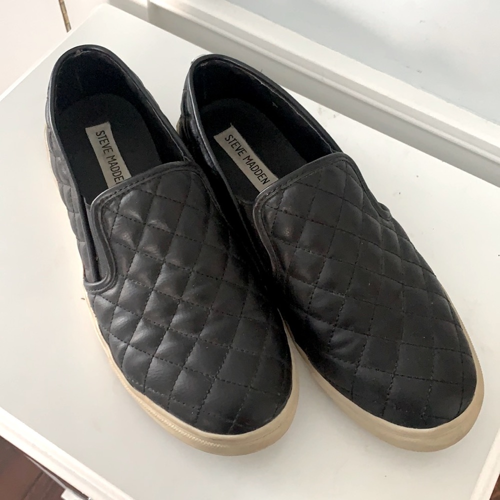 Steve Madden ECENTRCQ Black Leather Quilted Sneaker | Size 9 | visible wear